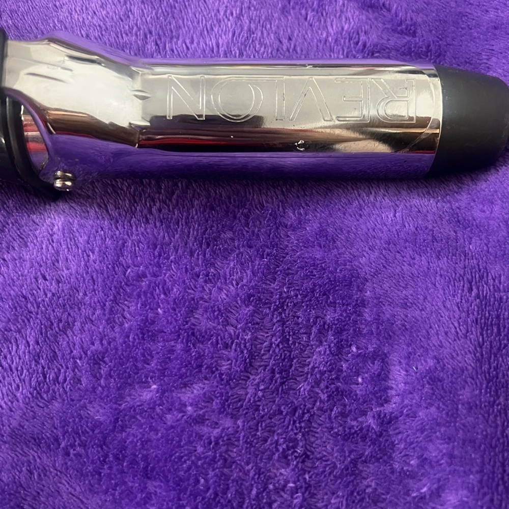 Revlon Curling Iron Model RVIR1004C Adjustable Heat 1.5" 30W - Tested & Working - Picture 1 of 6